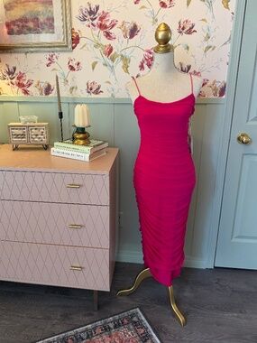 Pink stretch rouched dress NWT